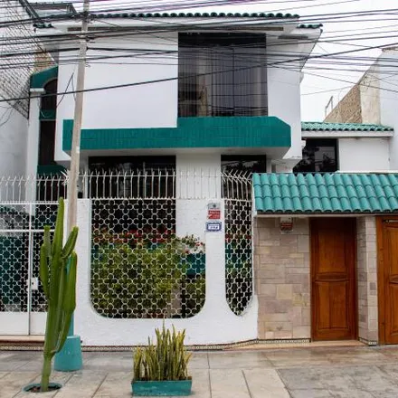 Buy this 4 bed house on Linda Urban Salon in Calle Estados Unidos, Urbanización El Recreo