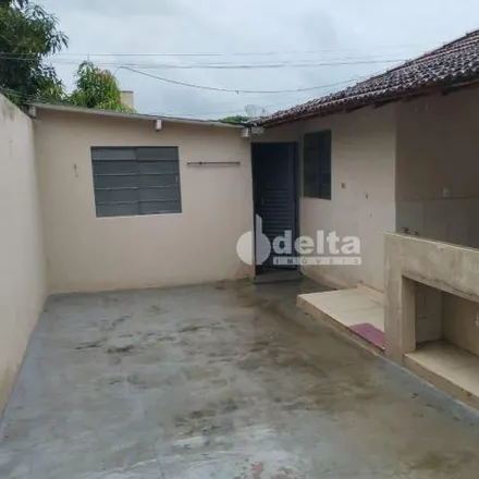 Image 2 - Supermercado D'Ville, Avenida Princesa Isabel, Tabajaras, Uberlândia - MG, 38400-228, Brazil - House for rent