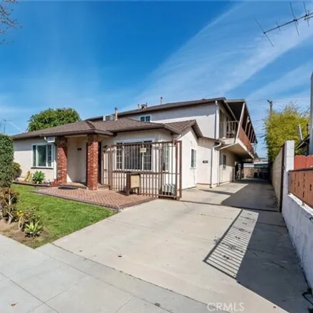 Buy this 9 bed house on 3831 Victory Boulevard in Burbank, CA 91505