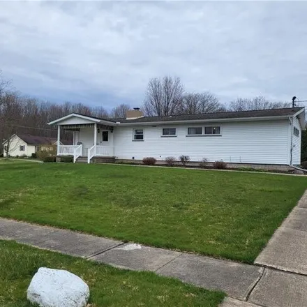 Buy this 4 bed house on 463 West Pine Street in Linesville, Crawford County