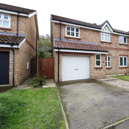 Rent this 3 bed duplex on Kelsey Close in Market Weighton, YO43 3RD