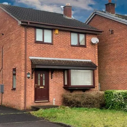 Rent this 3 bed house on 4 Halsall Close in Runcorn, WA7 6LT