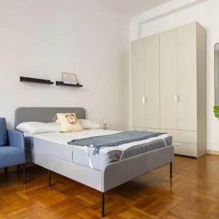 Image 2 - IP, Viale Regina Margherita, 20122 Milan MI, Italy - Apartment for rent