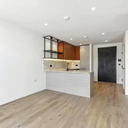 Image 4 - East Thames House, 129 Leven Road, London, E14 0LL, United Kingdom - Apartment for rent