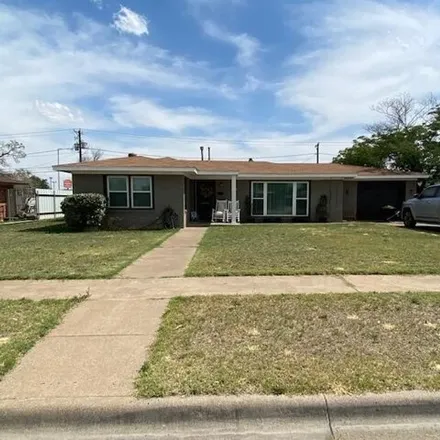 Buy this 3 bed house on Whataburger in 800 Andrews Highway, Midland