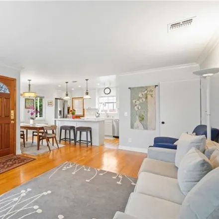 Image 3 - 7789 Wentworth Street, Los Angeles, CA 91042, USA - House for sale
