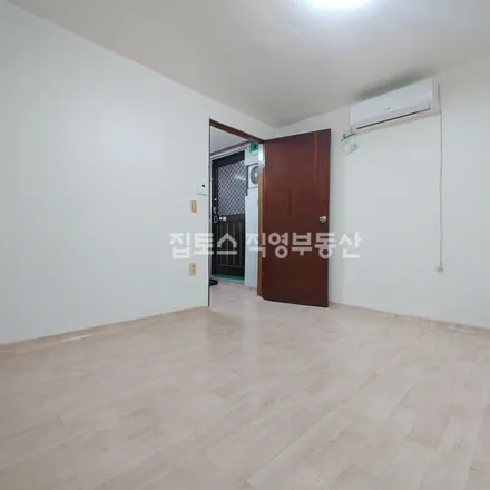 Rent this studio apartment on 서울특별시 관악구 신림동 498-35