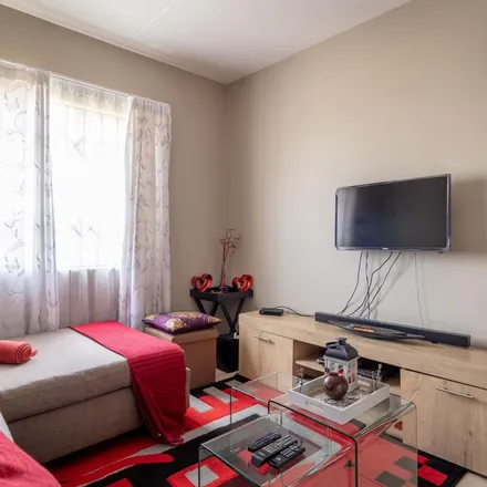 Image 3 - 142 Winze Drive, Fleurhof, Soweto, 1852, South Africa - Apartment for rent