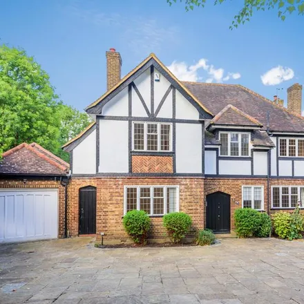Rent this 6 bed house on 25 Pine Grove in London, N20 8LA
