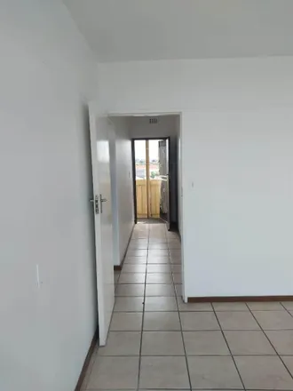 Image 4 - 243 Voortrekker Rd, Vasco Estate, Cape Town, 7460, South Africa - Apartment for rent
