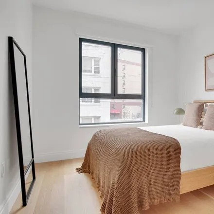 Rent this 3 bed apartment on New York New Jersey Rail in Bank Street, New York