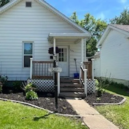 Buy this 2 bed house on 607 East Olive Street in Bloomington, IL 61701