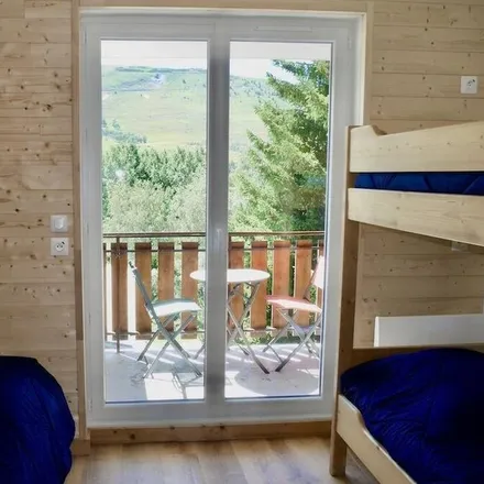 Rent this 4 bed apartment on 3200 M - les 2 Alpes 1650 M in 38860 Mont-de-Lans, France