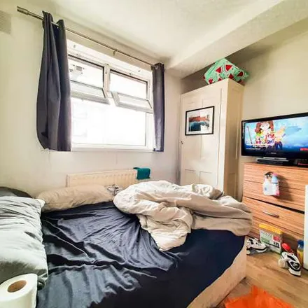 Image 5 - Brinsley House, Tarling Street, St. George in the East, London, E1 0AD, United Kingdom - Apartment for rent