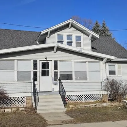Buy this 5 bed house on 1041 Doty Street in Green Bay, WI 54301