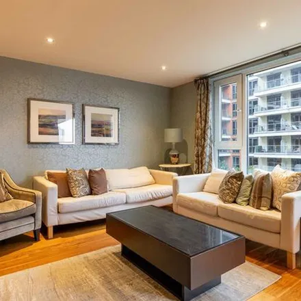 Rent this 3 bed apartment on Consort House in The Boulevard, London
