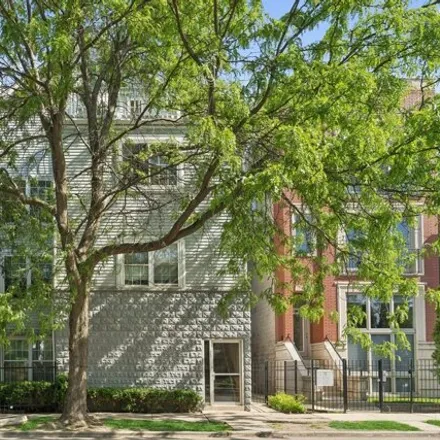 Buy this 3 bed condo on 1640 West Diversey Parkway in Chicago, IL 60657