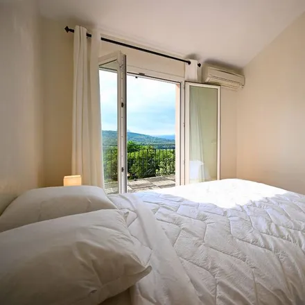 Rent this 3 bed house on Roquebrune-sur-Argens in Var, France