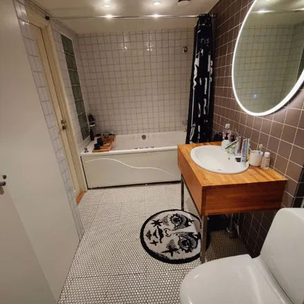 Rent this 3 bed apartment on Alphyddevägen 55 in 131 35 Nacka, Sweden
