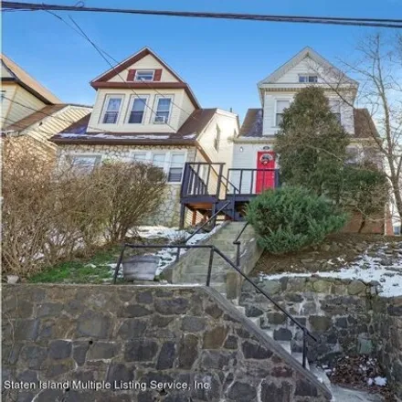Buy this 3 bed house on 1 Highview Avenue in New York, NY 10301