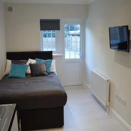 Rent this studio apartment on Ascot Close in London, IG6 3BS