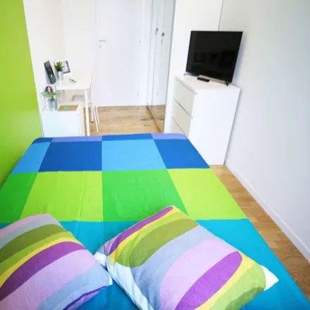 Rent this 5 bed room on Deutsche Bank in Via Giovanni Pierluigi da Palestrina, 20131 Milan MI