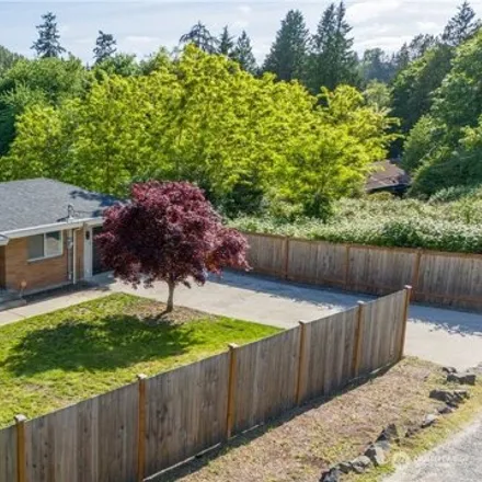 Buy this 5 bed house on 6439 South 112th Street in Seattle, WA 98178
