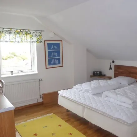 Rent this 2 bed apartment on 475 50 Hälsö