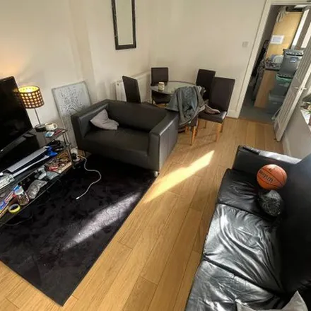 Rent this 6 bed apartment on St. Helen's Avenue in Swansea, SA1 4NG