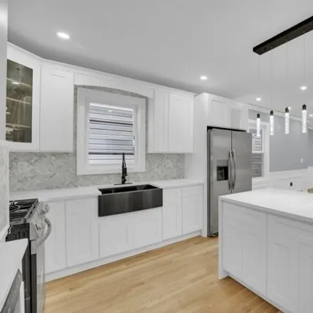 Image 3 - 109-48 164th Street, New York, NY 11433, USA - House for sale