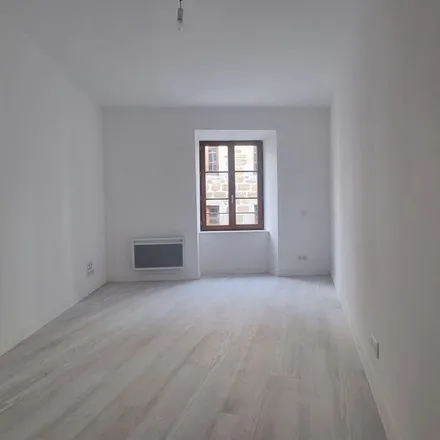 Rent this 2 bed apartment on 2 Boulevard National in 43300 Langeac, France