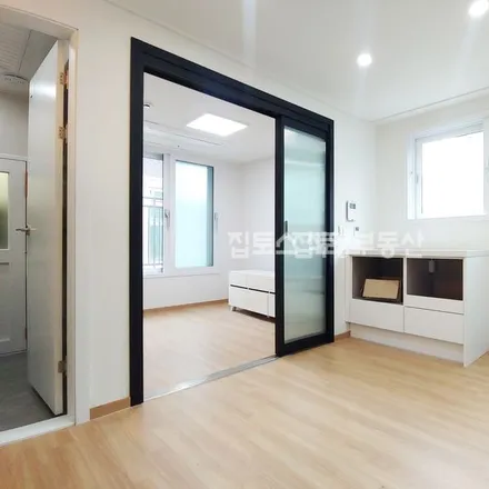 Rent this studio apartment on 서울특별시 은평구 역촌동 42-20