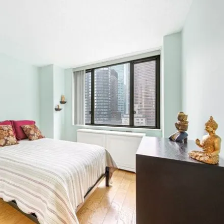 Image 3 - Connaught Tower, 300 East 54th Street, New York, NY 10022, USA - Apartment for sale