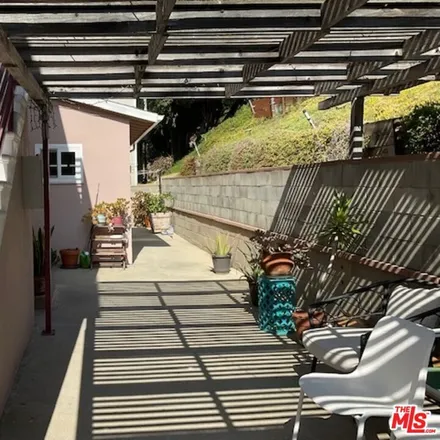 Image 4 - 4205 Don Tomaso Drive, Los Angeles, CA 90008, USA - Townhouse for sale
