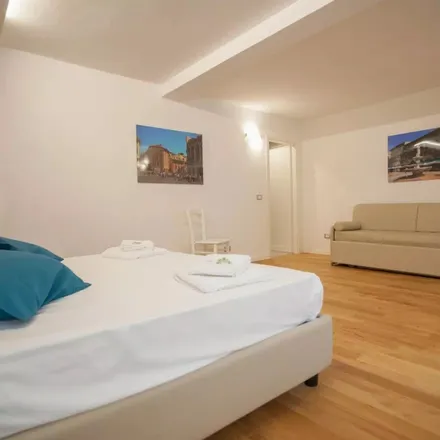 Image 2 - Via Adua, 1a, 37121 Verona VR, Italy - Apartment for rent