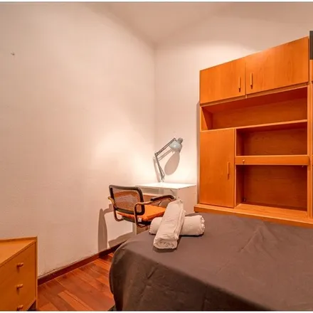 Rent this 4 bed room on Carrer de Padilla in 325, 08001 Barcelona