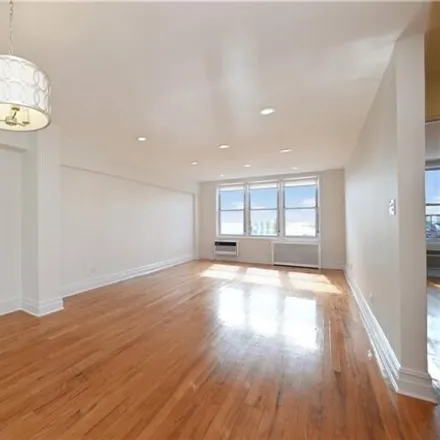 Image 6 - The Viking, 1625 Emmons Avenue, New York, NY 11235, USA - Apartment for sale