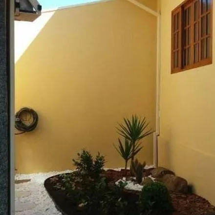Buy this 2 bed house on Rua Vereador Ariosvaldo Calegari in Loteamento Jardim Amélia, Sumaré - SP