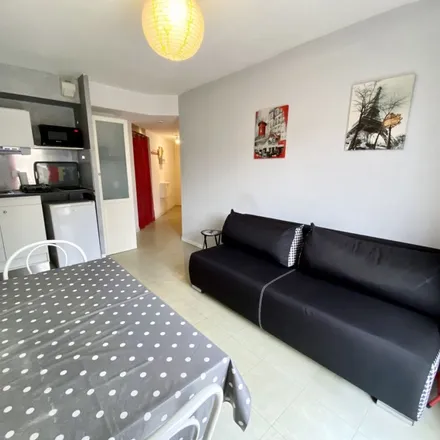 Image 7 - 25 Rue Mario Roustan, 34200 Sète, France - Apartment for rent