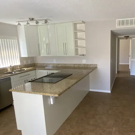 Image 3 - 121 South Lakeside Drive, Lake Worth Beach, FL 33460, USA - Apartment for rent
