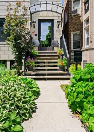 Image 2 - 2064 North Humboldt Boulevard, Chicago, IL 60647, USA - House for sale