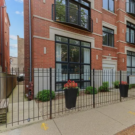 Image 2 - 2827-2829 West Lyndale Street, Chicago, IL 60647, USA - House for sale