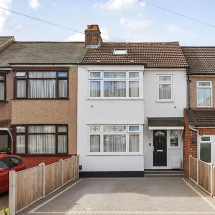 Image 2 - Mowbrays Road, London, RM5 3EP, United Kingdom - Townhouse for sale
