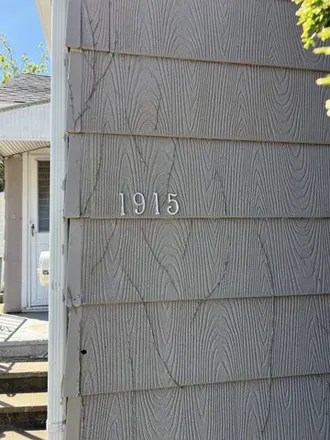 Image 6 - 1915 Harriet St, Racine, Wisconsin, 53404 - House for sale