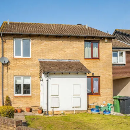 Buy this 2 bed house on Derrick Close in West Berkshire, RG31 7AQ
