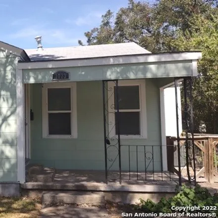 Rent this 3 bed house on 1723 West Kings Highway in San Antonio, TX 78201