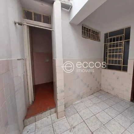 Buy this 3 bed apartment on Avenida Getúlio Vargas in Martins, Uberlândia - MG