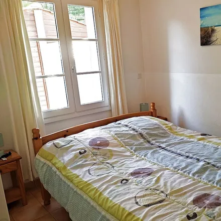 Rent this 2 bed townhouse on 85270 Saint-Hilaire-de-Riez