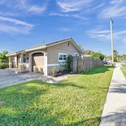 Image 3 - 281 Southeast 13th Street, Coral Manor, Deerfield Beach, FL 33441, USA - House for sale