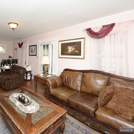 Image 3 - 6 Nishuane Road, Montclair, NJ 07042, USA - House for sale